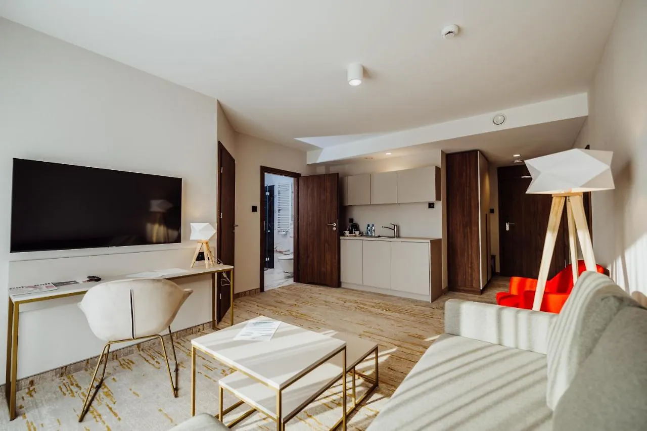 Five Seasons Three Aparthotel  שצ'קלארסקה פוראובה