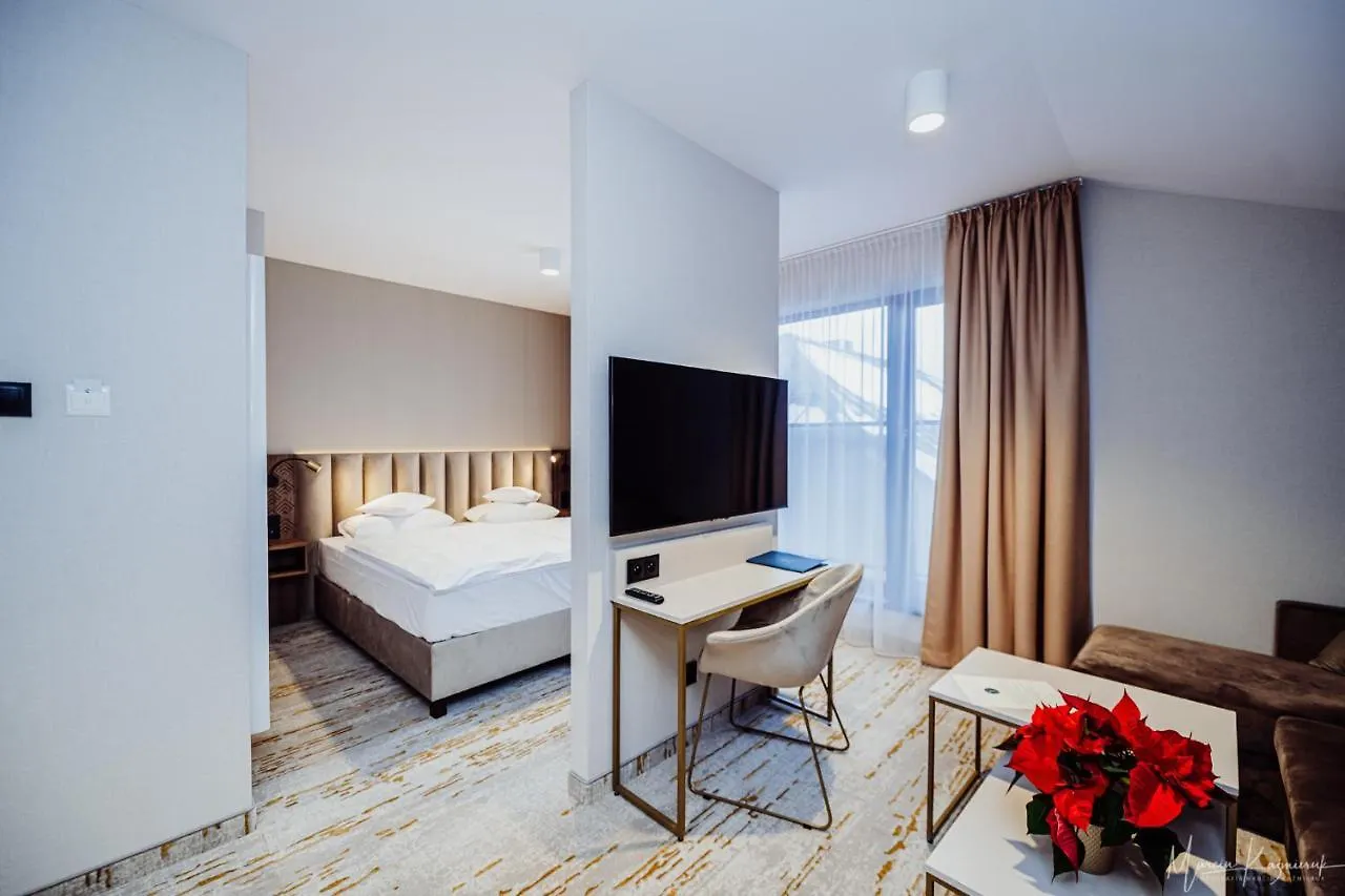 Five Seasons Three Aparthotel