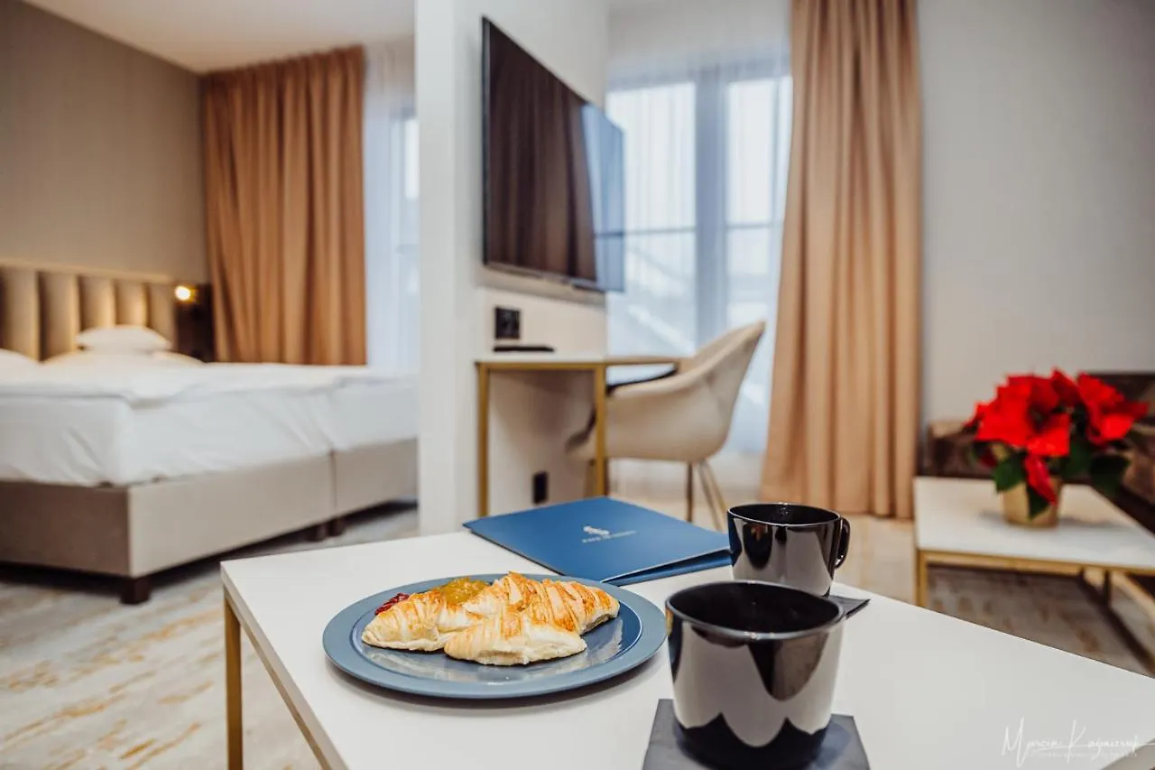Five Seasons Three Aparthotel 0*, שצ'קלארסקה פוראובה